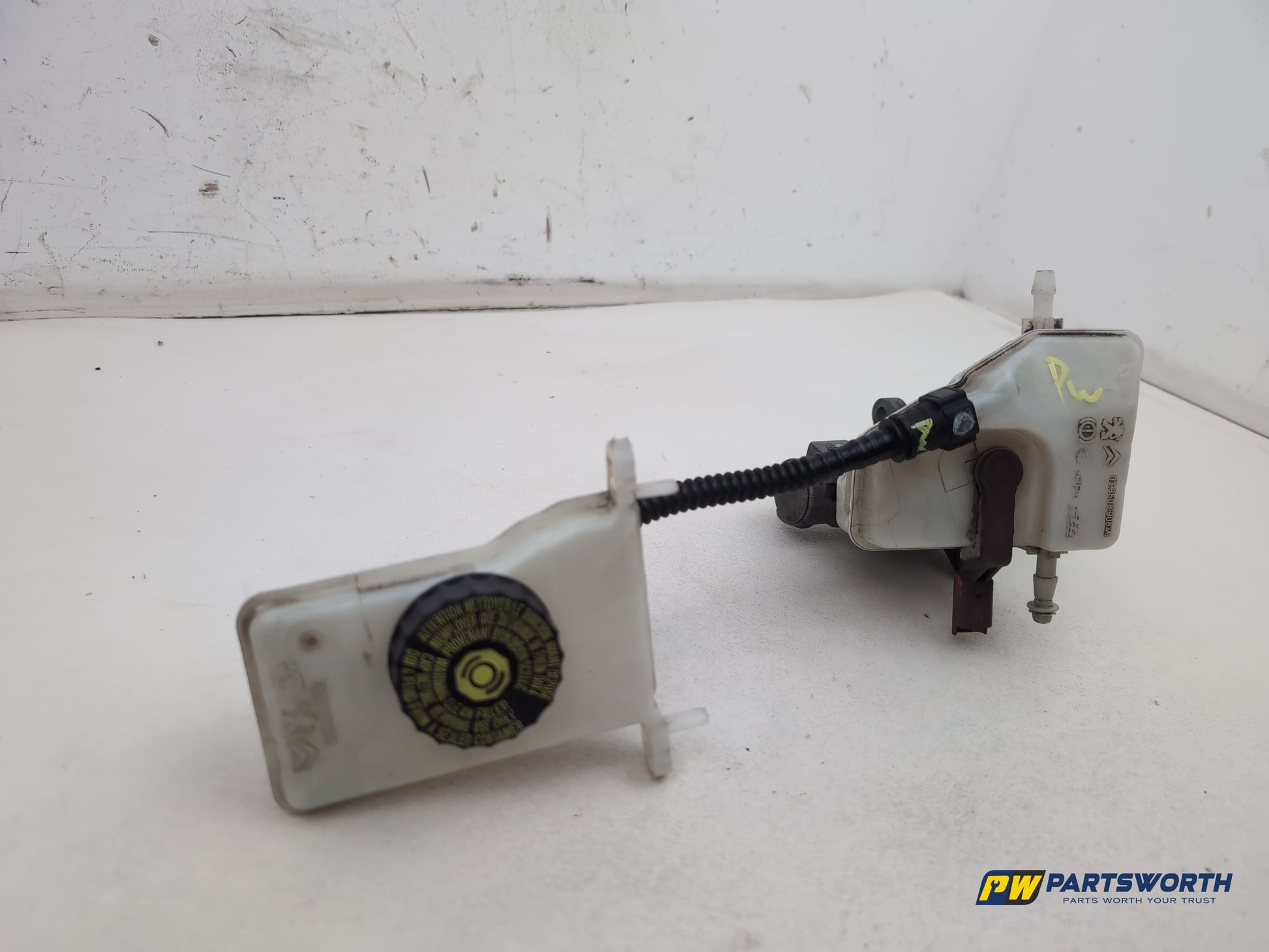 Peugeot 308 Allure Blue 1.6l Diesel Brake Master Cylinder Assembly 0335089084 - photo 2