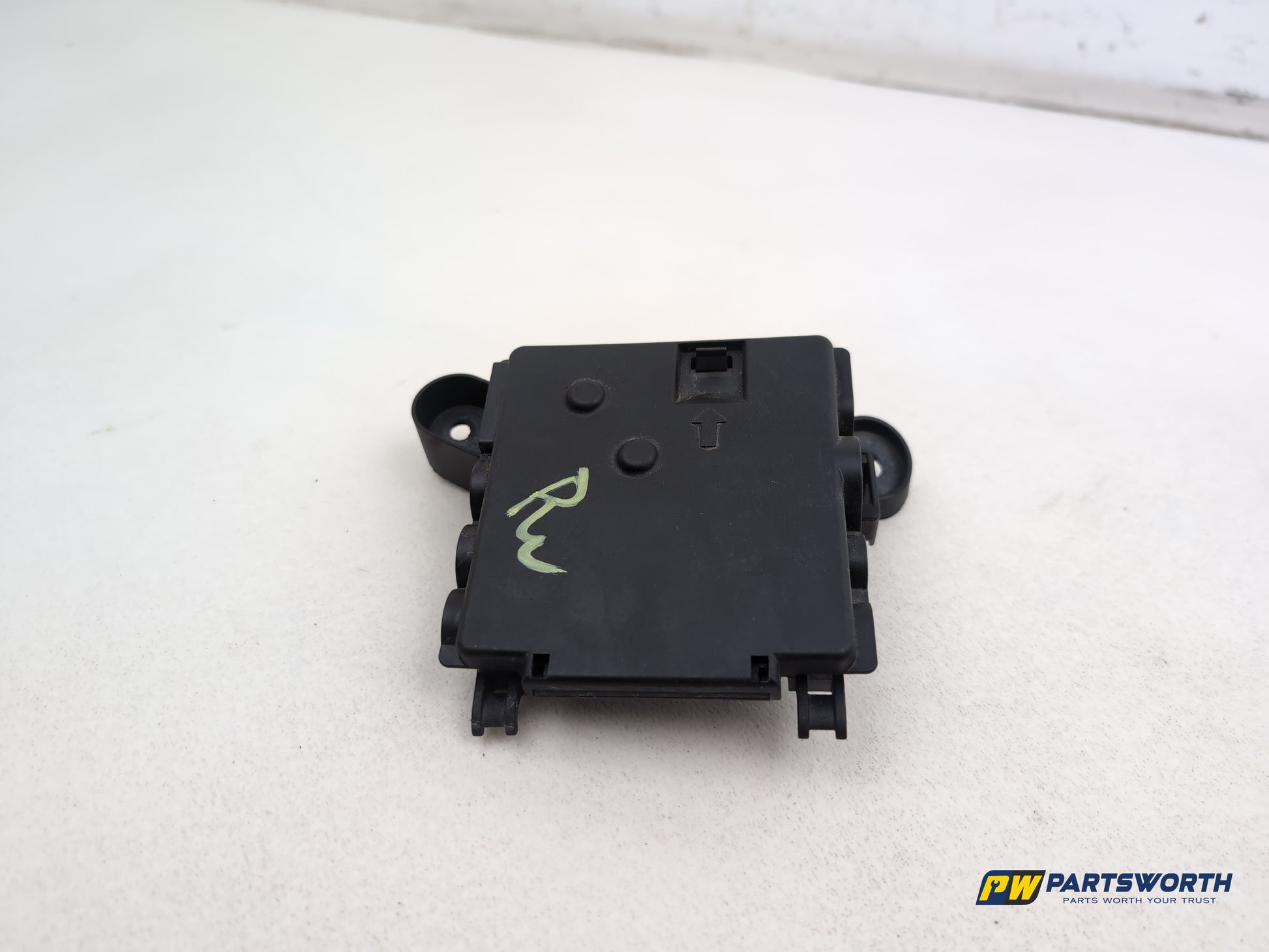 Audi A6 S Line Black Ed Positive Battery Distribution Terminal 4g0937517 - photo 2