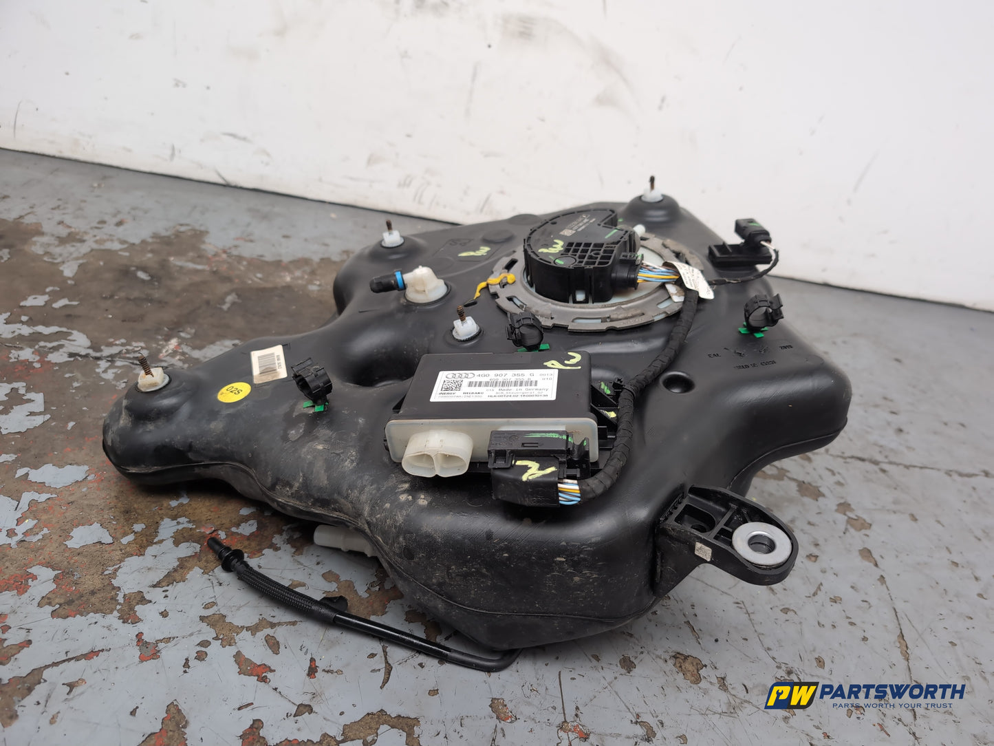 Audi A6 S Line Black Ed 2.0l Diesel Adblue Additive Rezervoir Tank 4g0131877 - photo 2