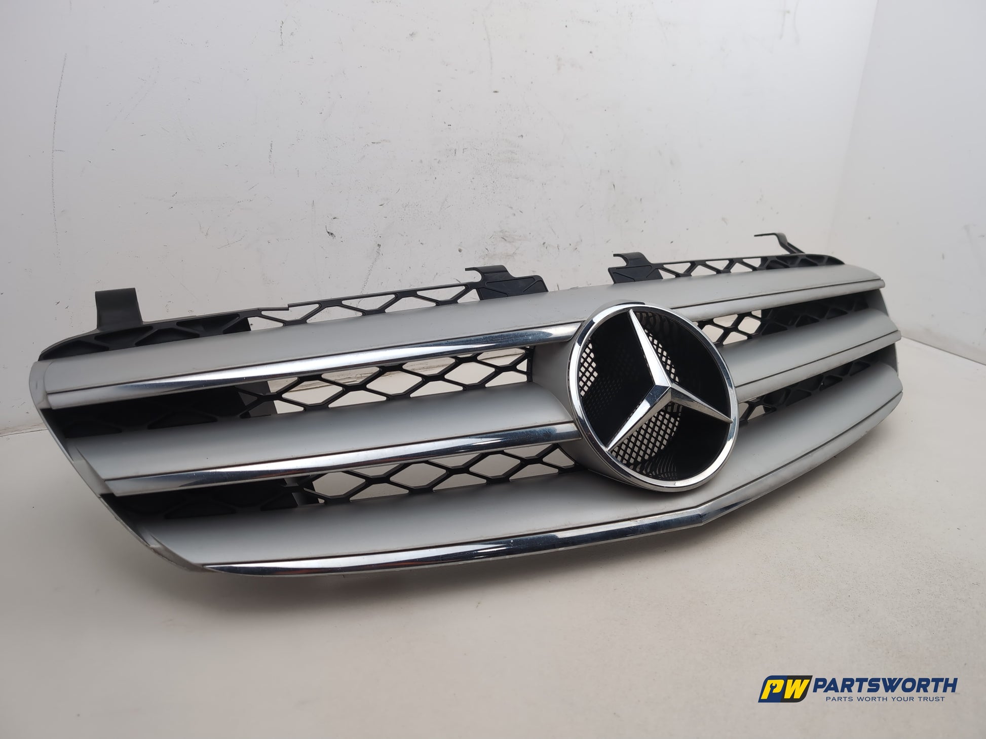 Mercedes R320 R-Class W251 Mpv Grille Front Silver C775 A2518800483 2006-2010 - photo 2