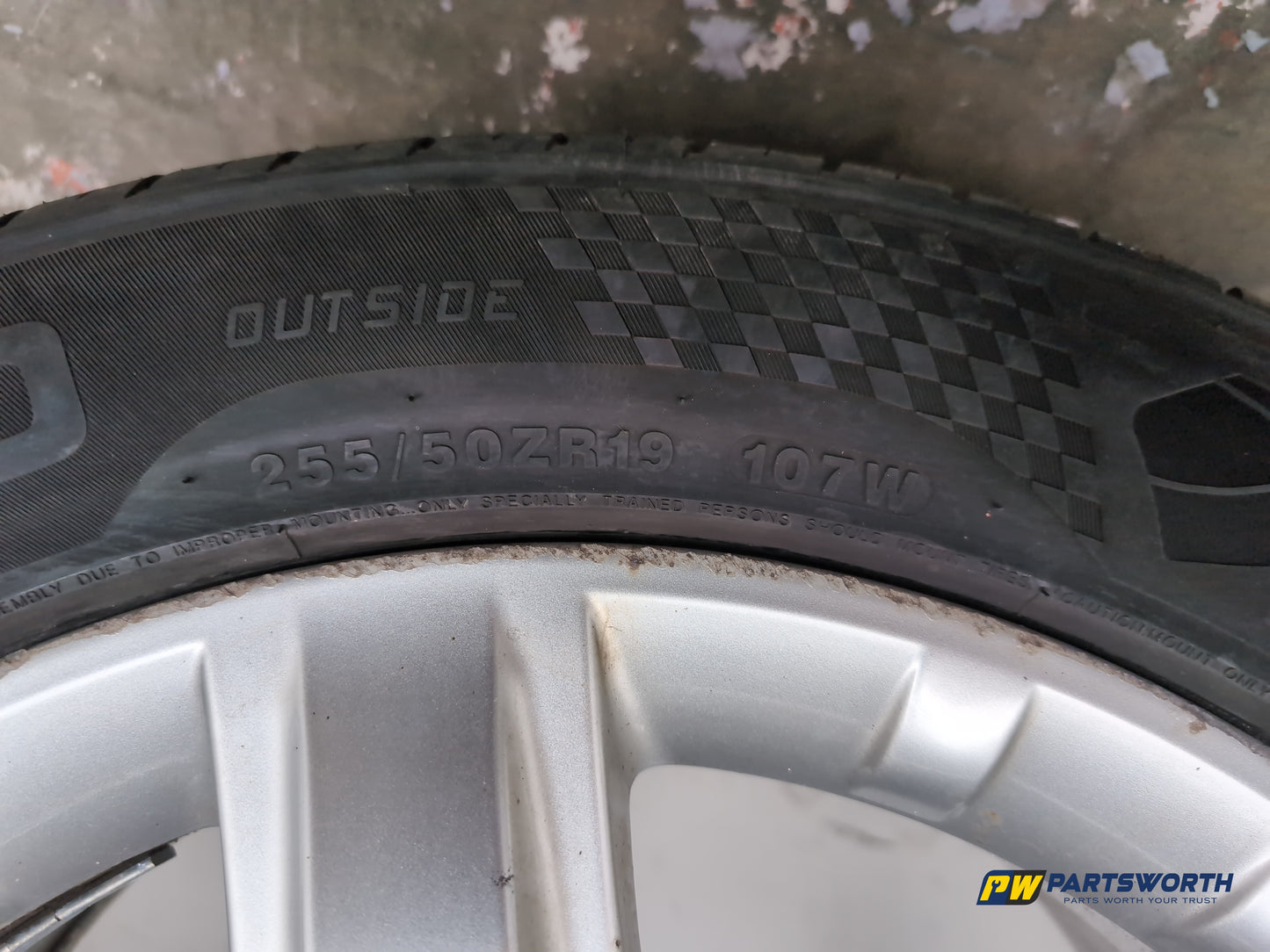 Mercedes R320 R-Class W251 Wheel With Tyre 255/50 R19 A2514011202 - photo 8