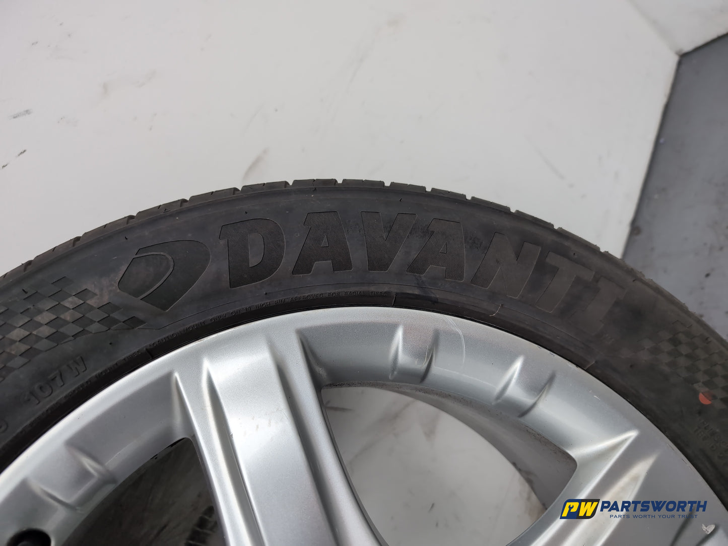 Mercedes R320 R-Class W251 Wheel With Tyre 255/50 R19 A2514011202 - photo 8