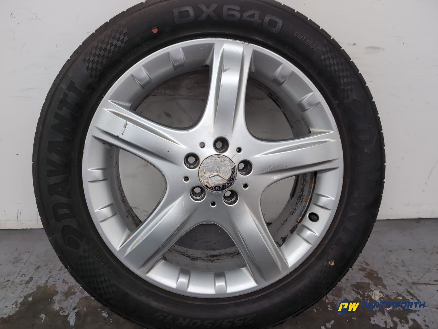 Mercedes R320 R-Class W251 Wheel With Tyre 255/50 R19 A2514011202 - photo 2