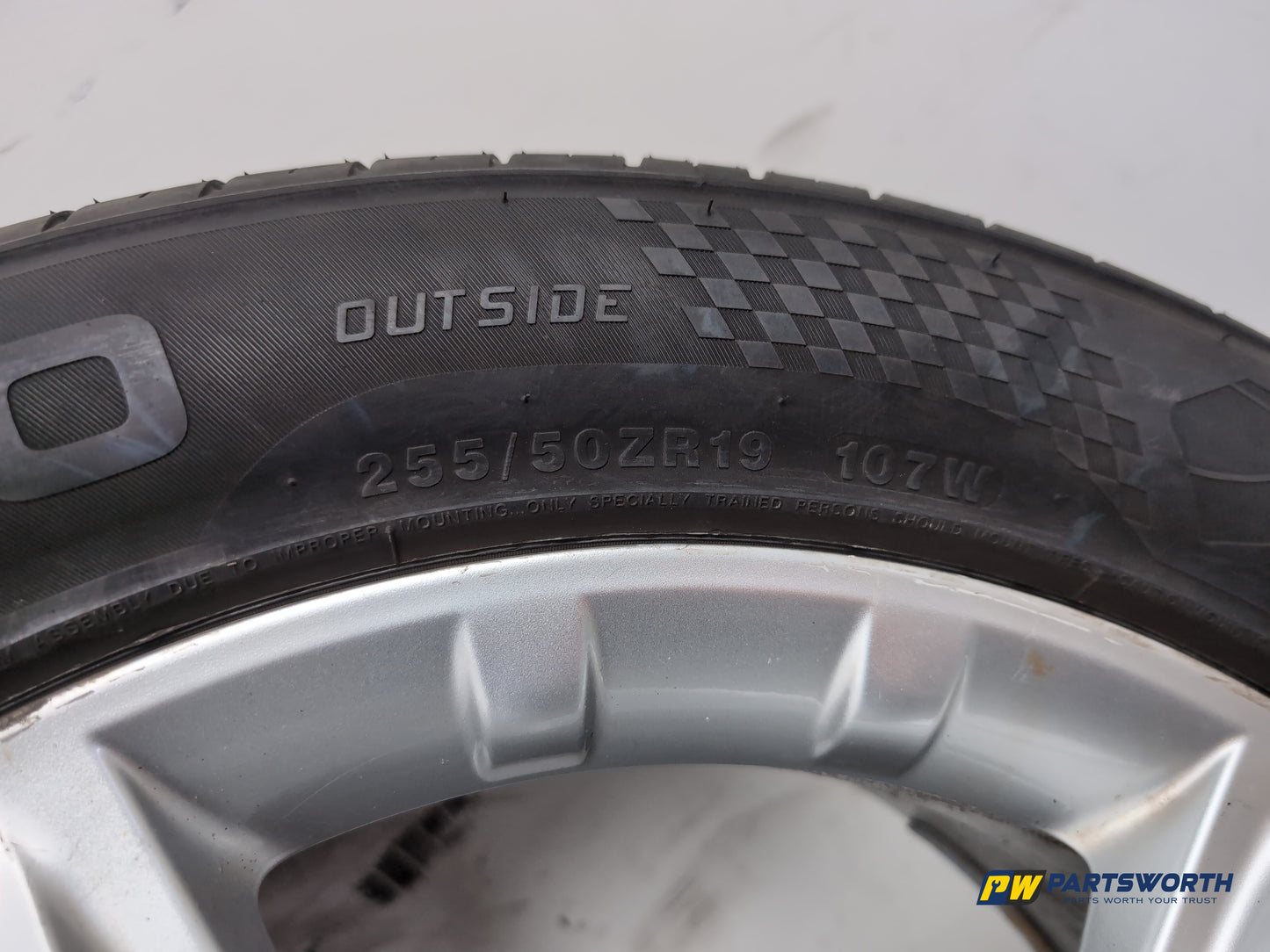 Mercedes R320 R-Class W251 Wheel With Tyre 255/50 R19 A2514011202 - photo 8