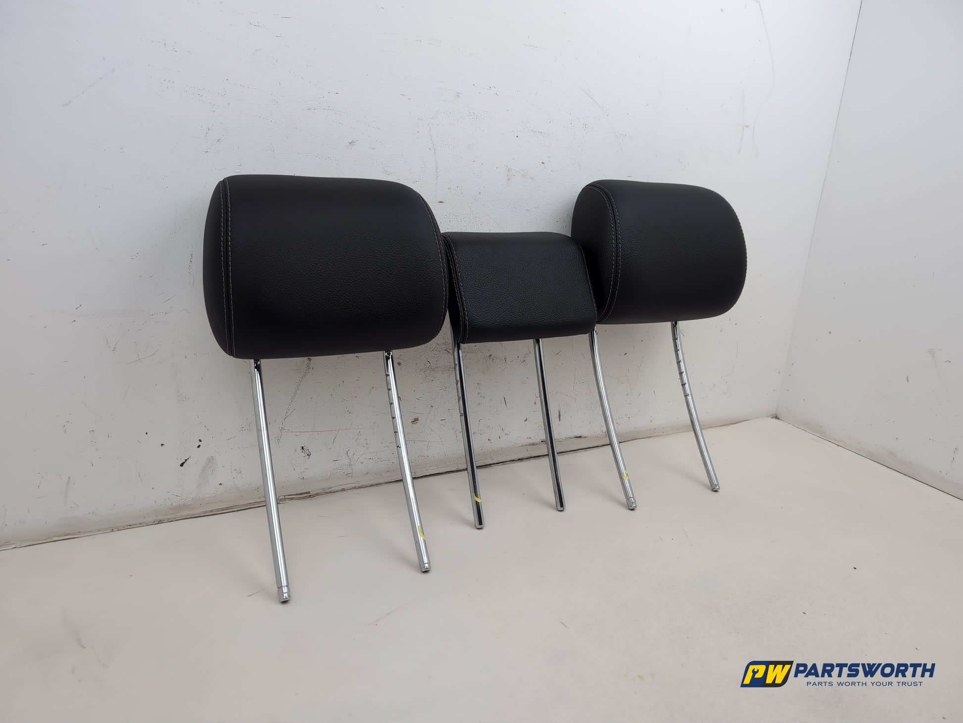 Mercedes R320 R-Class W251 Rear Second Row Leather Headrest Set 2006-2013 - photo 2