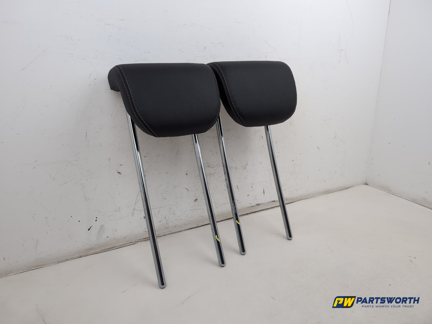 Mercedes R320 R-Class W251 3rd Rear Headrest Set 2006-2013 - photo 8