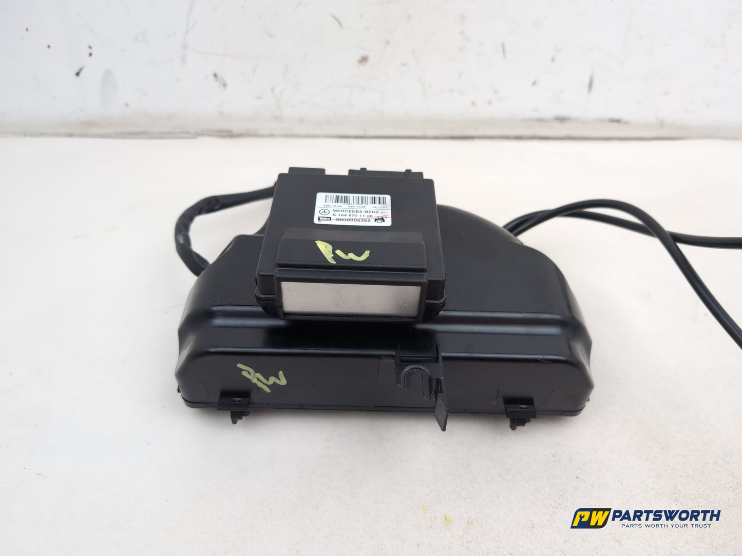 Mercedes R320 R-Class W251 Automatic Tailgate Hydraulic Pump Strut A1648701126 - photo 2