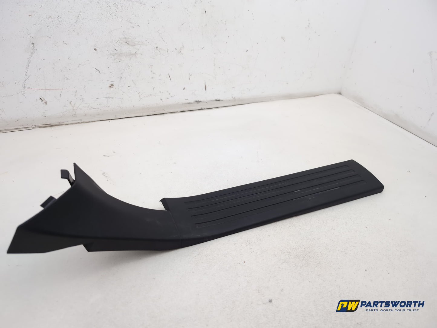 Mercedes R320 R-Class W251 Rear Left Door Step Cover A2516860336 2006-2013 - photo 2