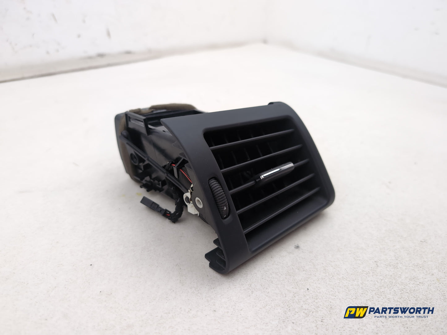Mercedes R320 R-Class W251 Air Vent Trim Dashboard Right Side A2518300254 - photo 2