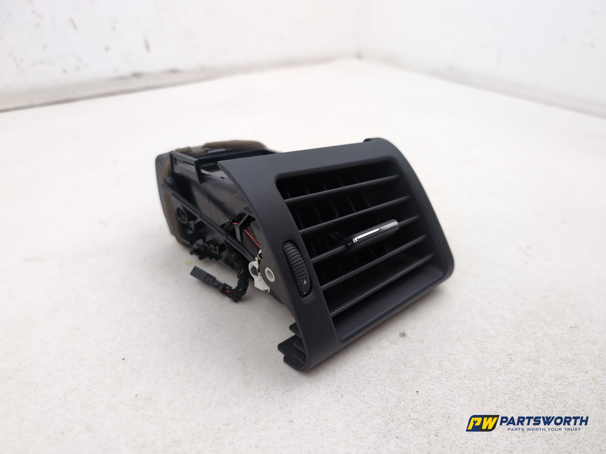 Mercedes R320 R-Class W251 Air Vent Trim Dashboard Right Side A2518300254 - photo 2