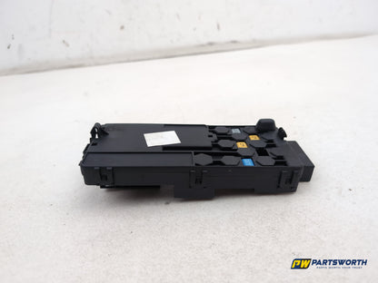 Mercedes R320 R-Class W251 Fuse Relay Box Battery Terminal Positive A2115452601 - photo 2
