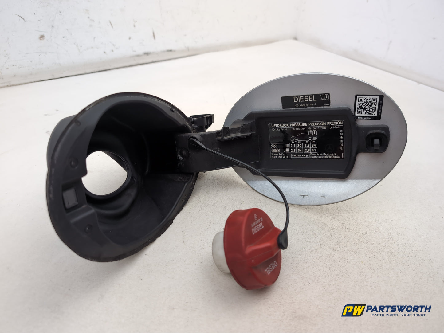 Mercedes R320 R-Class W251 3.0l Diesel Fuel Filler Flap A2517570206 2006-2013 - photo 8