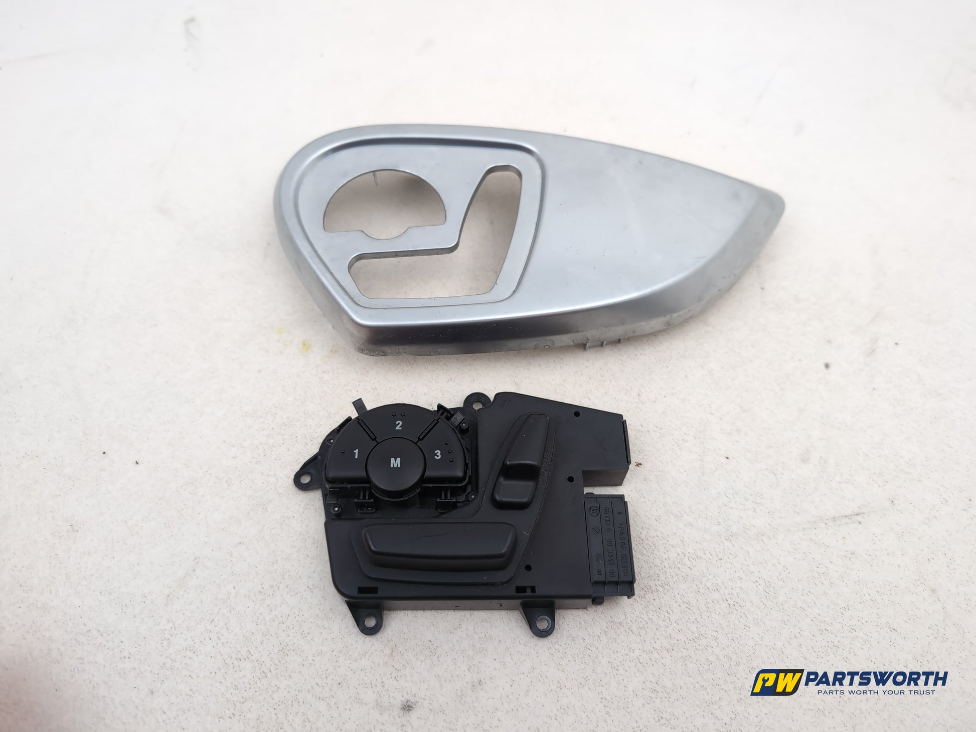 Mercedes R320 R-Class W251 Seat Control Switch Passenger A1648704310 2006-2013 - photo 2