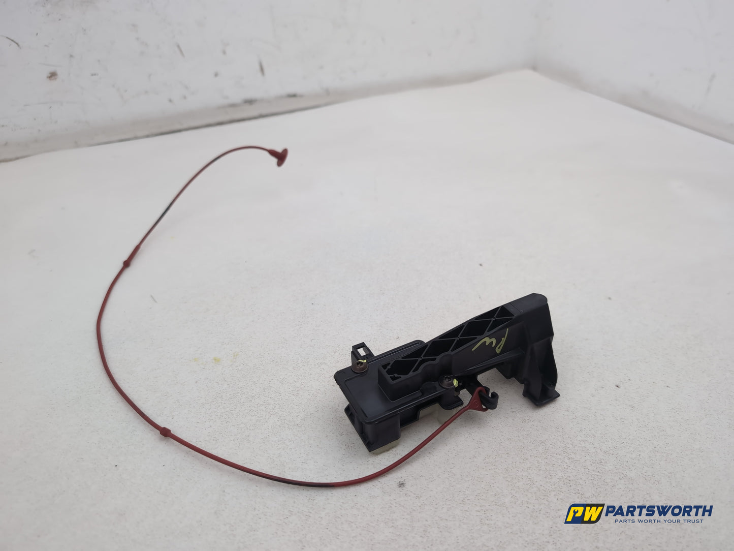 Mercedes R320 R-Class W251 Fuel Flap Locking Motor Actuator A2518200197 06-2013 - photo 2
