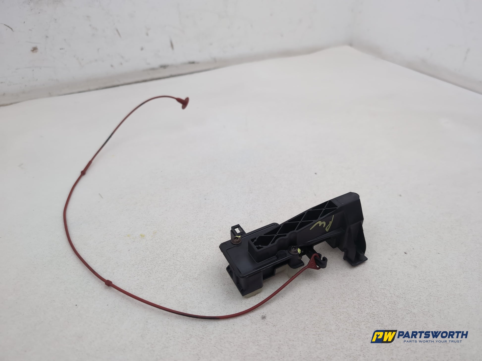 Mercedes R320 R-Class W251 Fuel Flap Locking Motor Actuator A2518200197 06-2013 - photo 2