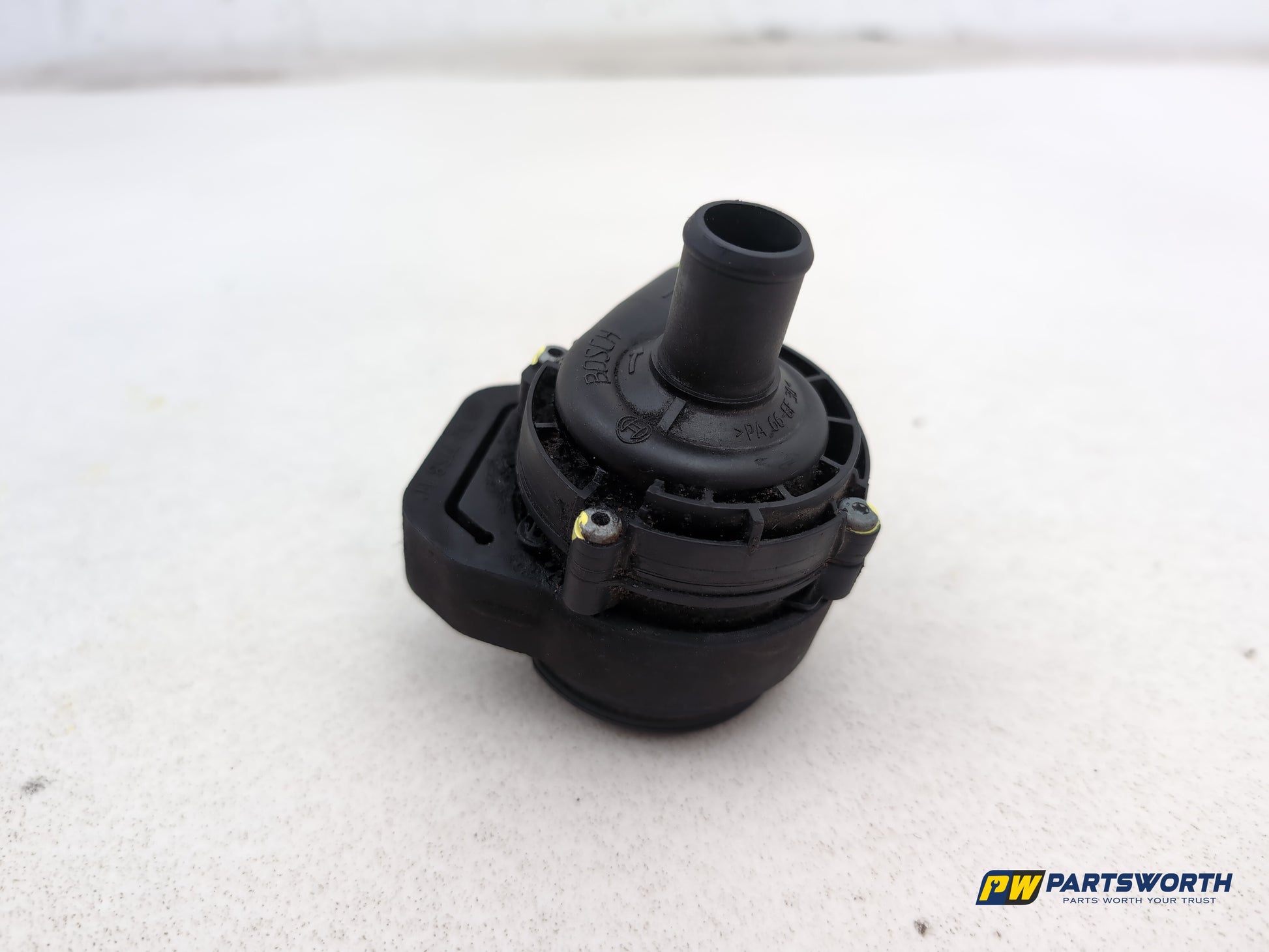 Mercedes R320 R-Class W251 3.0l Diesel Auxiliary Coolant Water Pump A2118350028 - photo 2