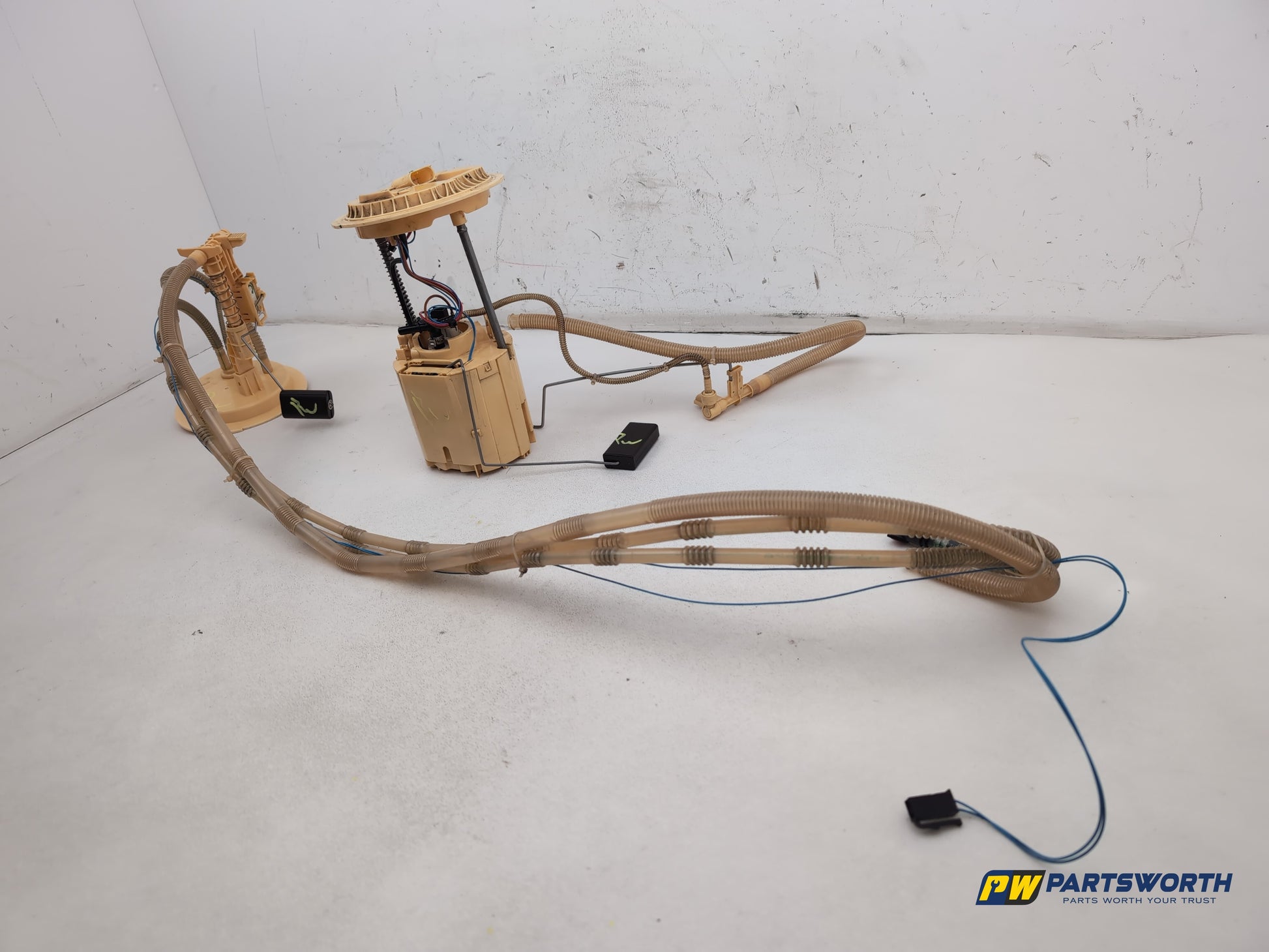 Mercedes R320 R-Class W251 3.0l Diesel In Tank Fuel Pump And Level Sensor - photo 2