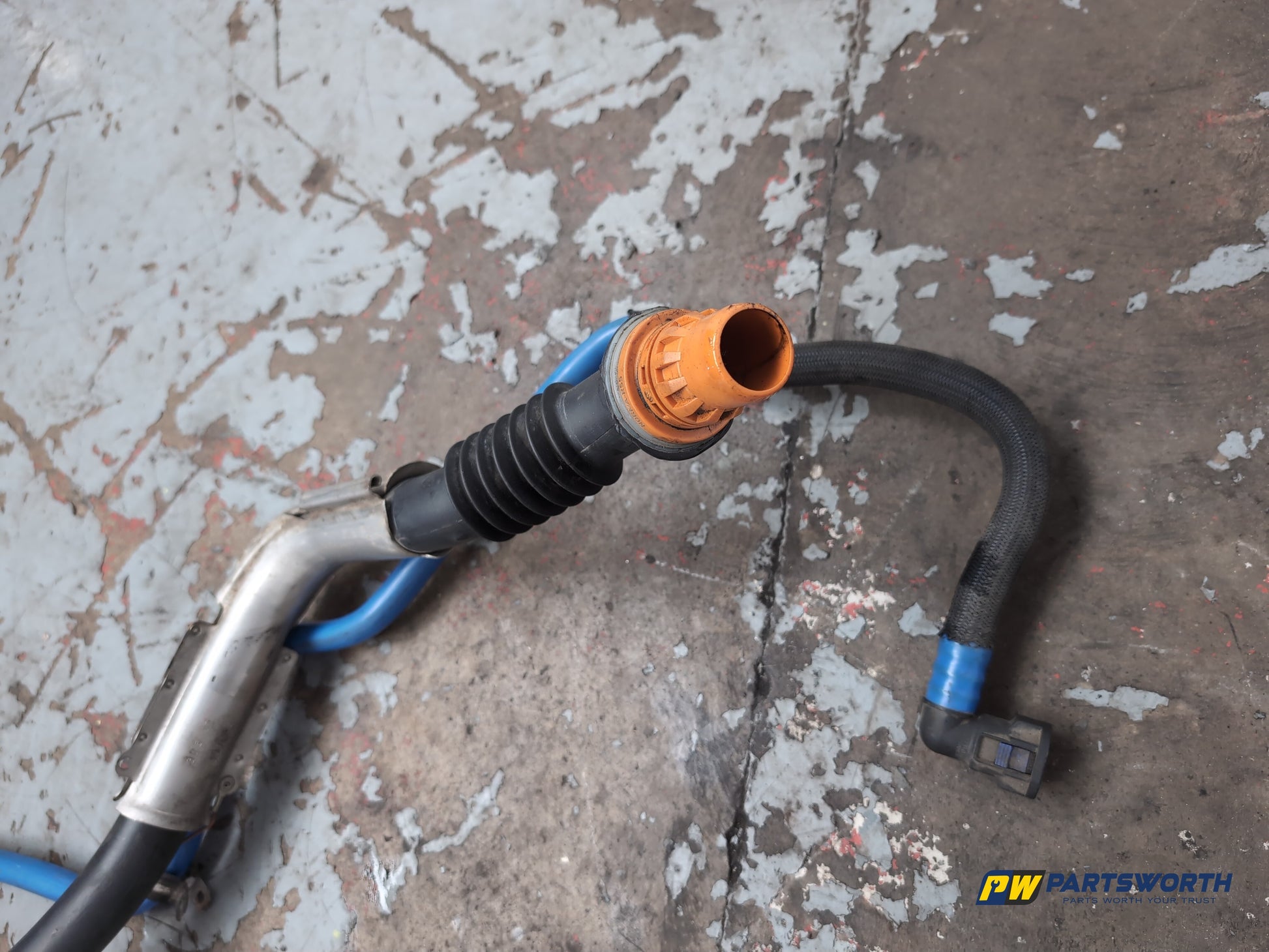 Mercedes R320 R-Class W251 3.0l Diesel Fuel Filler Neck 2006-2013 - photo 8