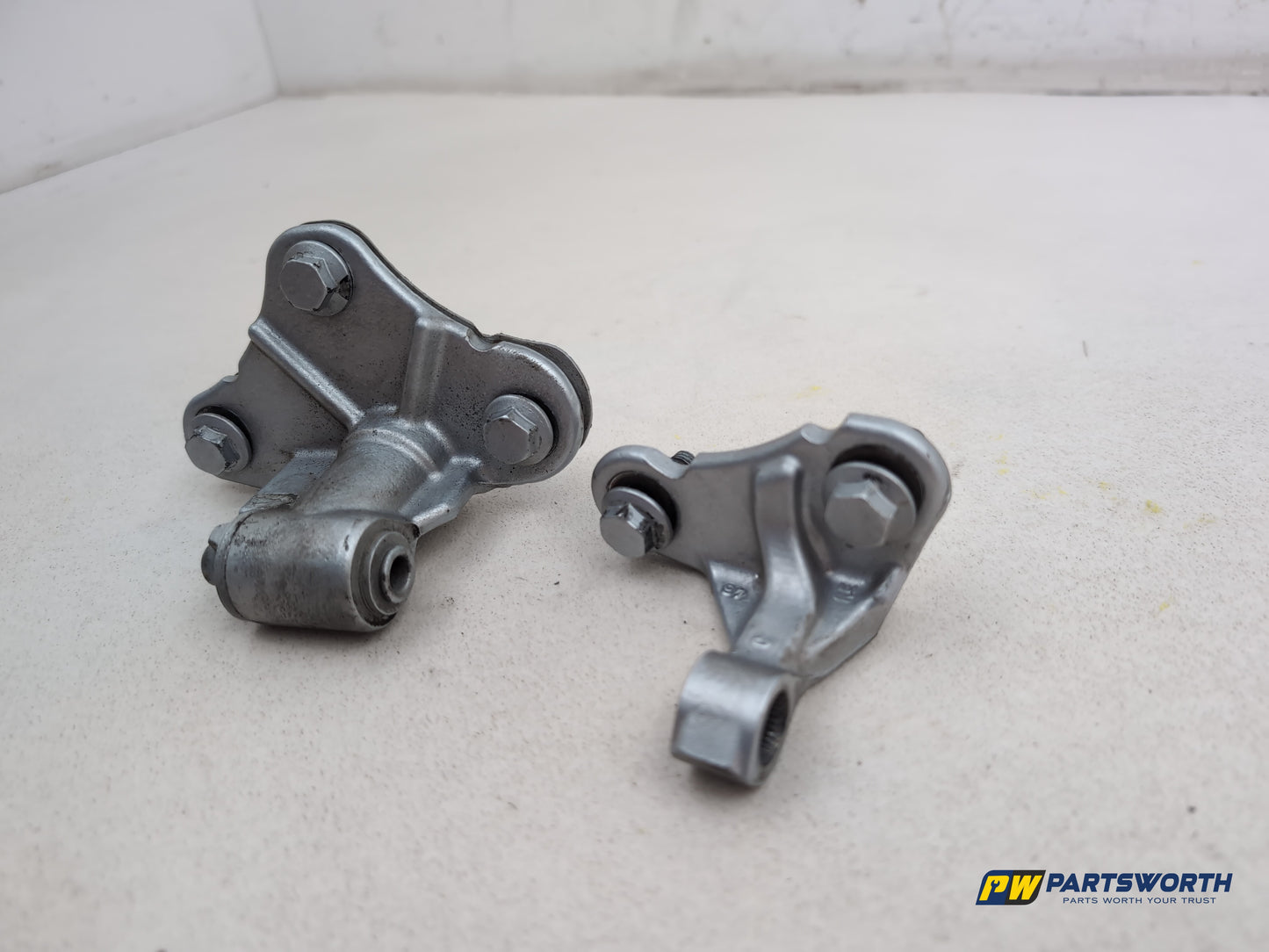 Mercedes R320 R-Class W251 Rear Right Door Hinge Pair 2006-2013 - photo 2