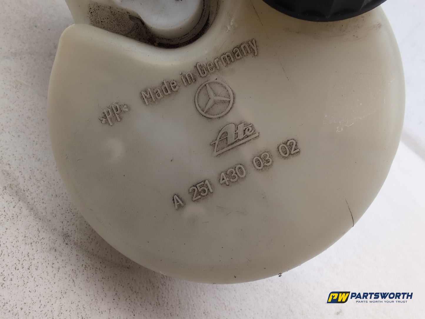Mercedes R320 R-Class W251 3.0l Diesel Brake Master Cylinder A2514300302 - photo 2