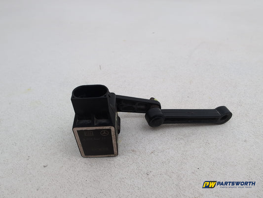 Mercedes R320 R-Class W251 Rear Suspension Height Level Sensor A0105427717 - photo 2