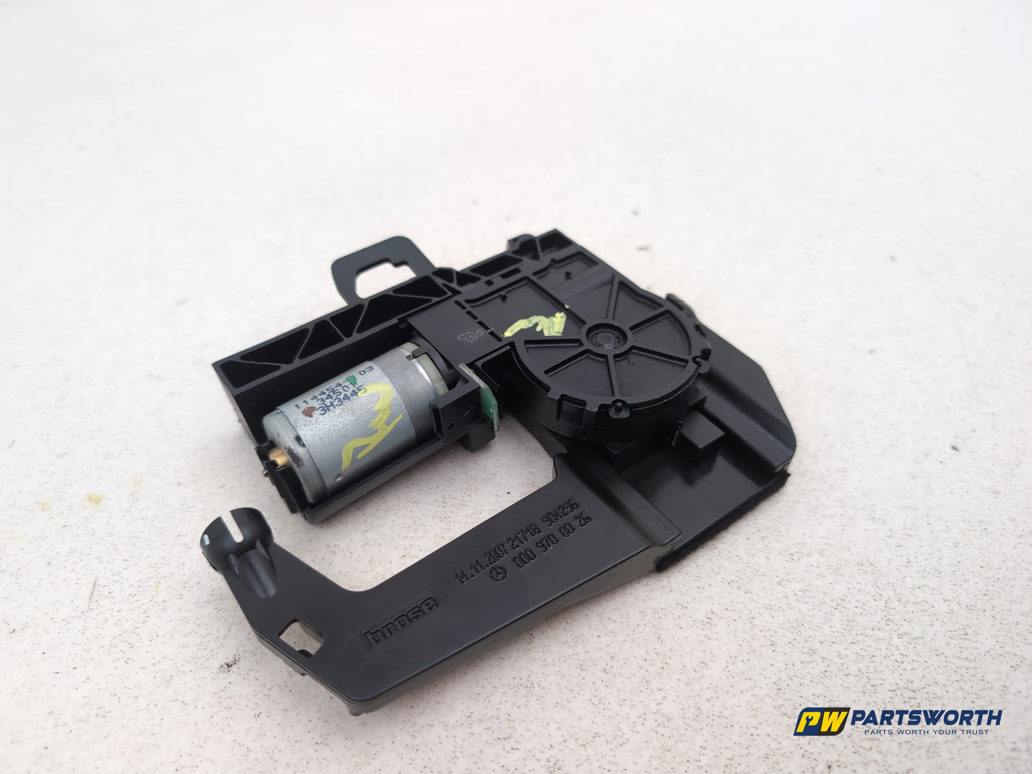 Mercedes R320 R-Class W251 Front Seats Folding Headrest Actuator A0009700026 - photo 2
