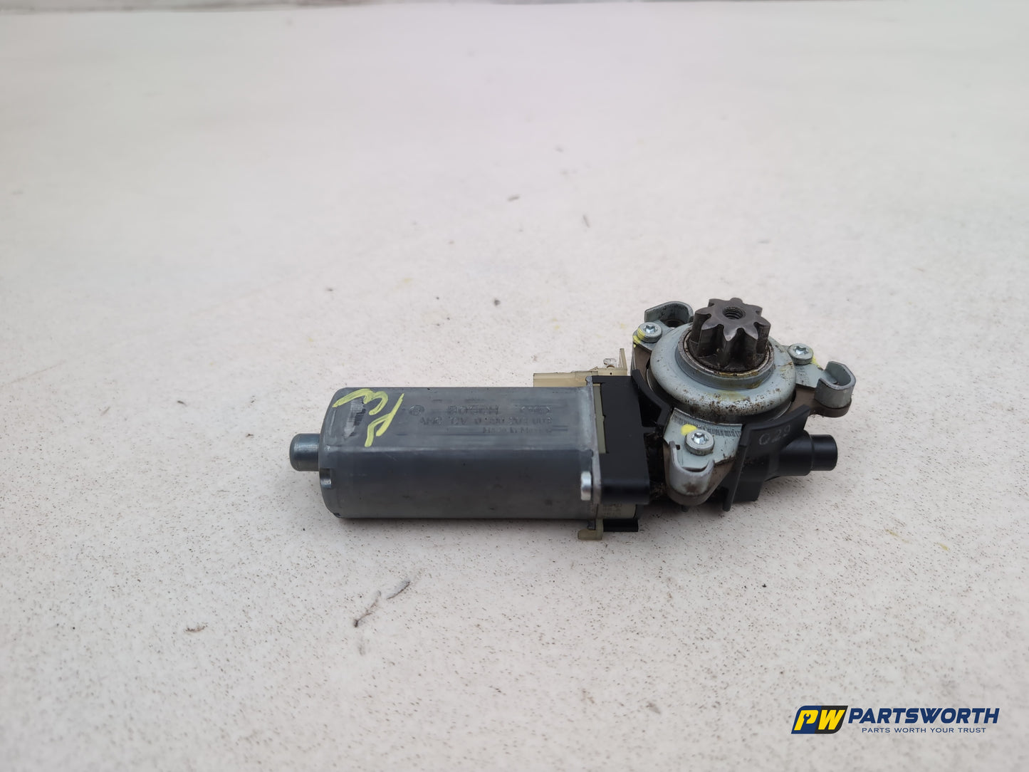 Mercedes R320 R-Class W251 Front Seat Adjustment Motor Left Side 0390203003 - photo 2