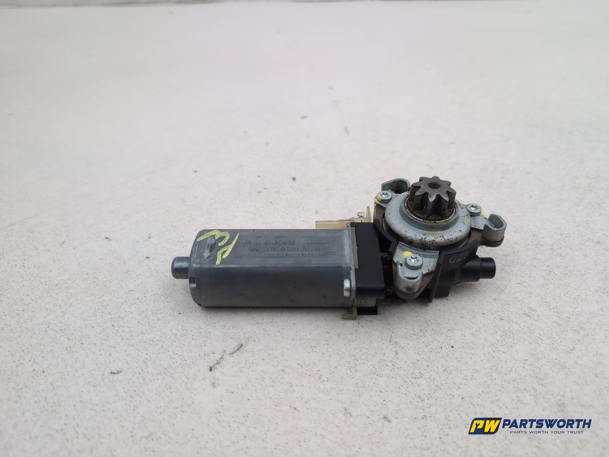 Mercedes R320 R-Class W251 Front Seat Adjustment Motor Left Side 0390203003 - photo 2