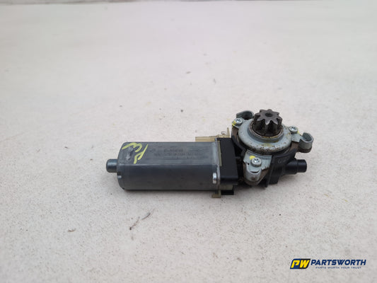 Mercedes R320 R-Class W251 Front Seat Adjustment Motor Left Side 0390203003 - photo 2