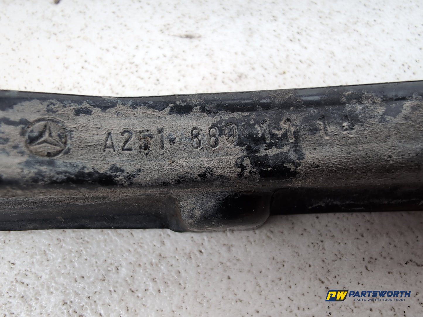 Mercedes R320 R-Class W251 Front Bumper Mounting Bracket Pair A2518801114 - photo 4