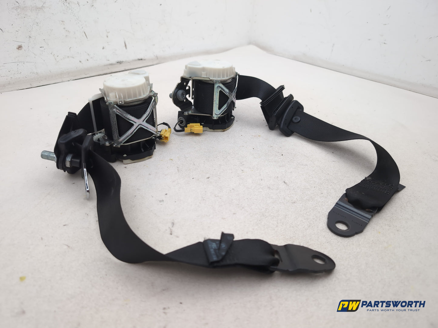 Mercedes R320 R-Class W251 Rear Third Row Seat Belt Pair 2006-2013 - photo 2