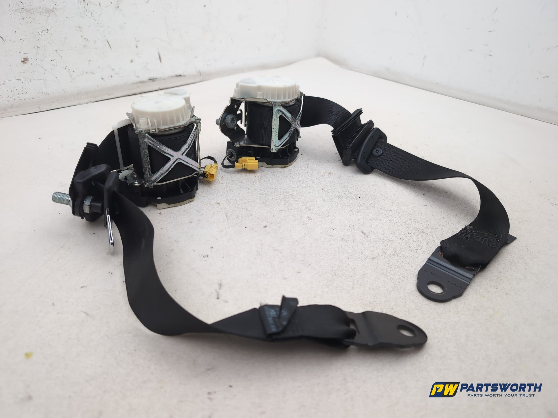 Mercedes R320 R-Class W251 Rear Third Row Seat Belt Pair 2006-2013 - photo 2