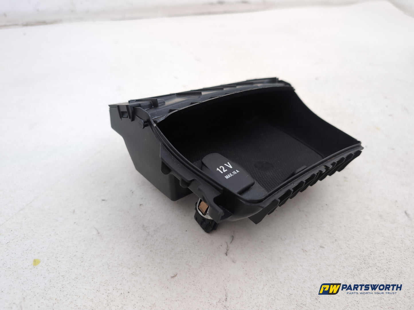 Mercedes-Benz B180 B-Class W246 Centre Console Ashtray A2466800150 2011-2018 - photo 2