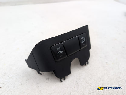 Mercedes-Benz B180 B-Class W246 Alarm Tow Towing Control Switch A1728208710 - photo 2