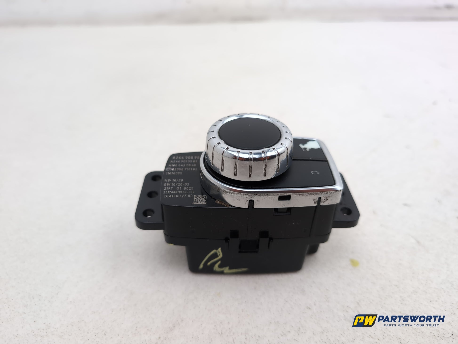 Mercedes-Benz B180 B-Class W246 Multimedia Control Switch A2469009802 2011-2018 - photo 2