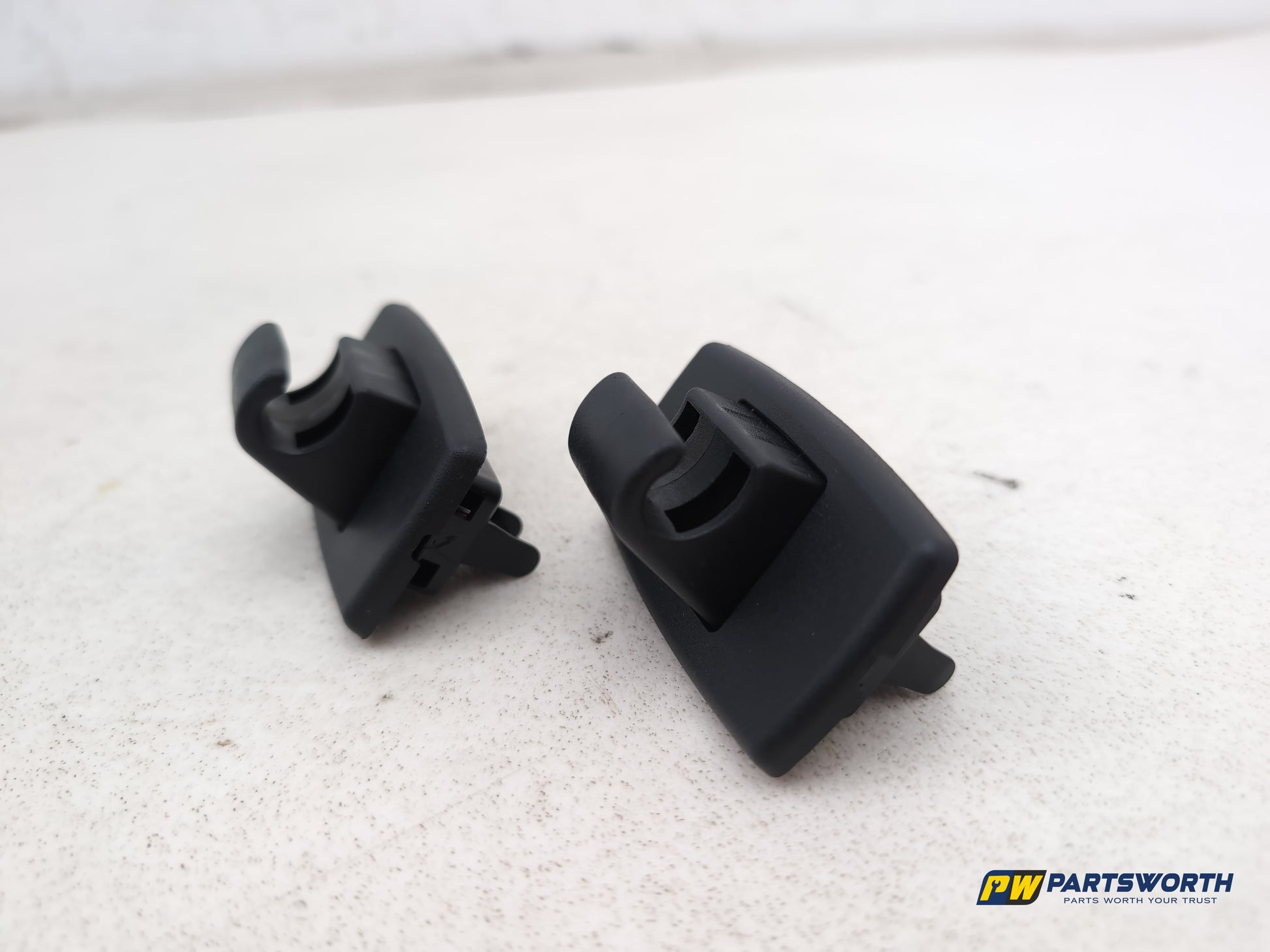 Mercedes-Benz B180 B-Class W246 Sun Visor Clip Holder Set A2468100012 2011-2018 - photo 2