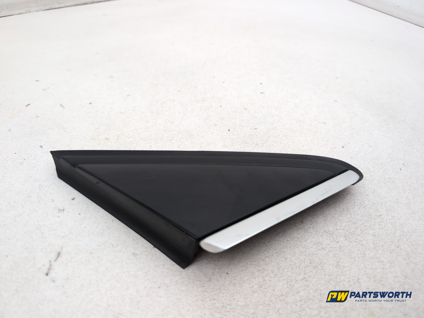 Mercedes-Benz B180 B-Class W246 Front Wing Panel Trim Cover Driver A2466900887 - photo 2