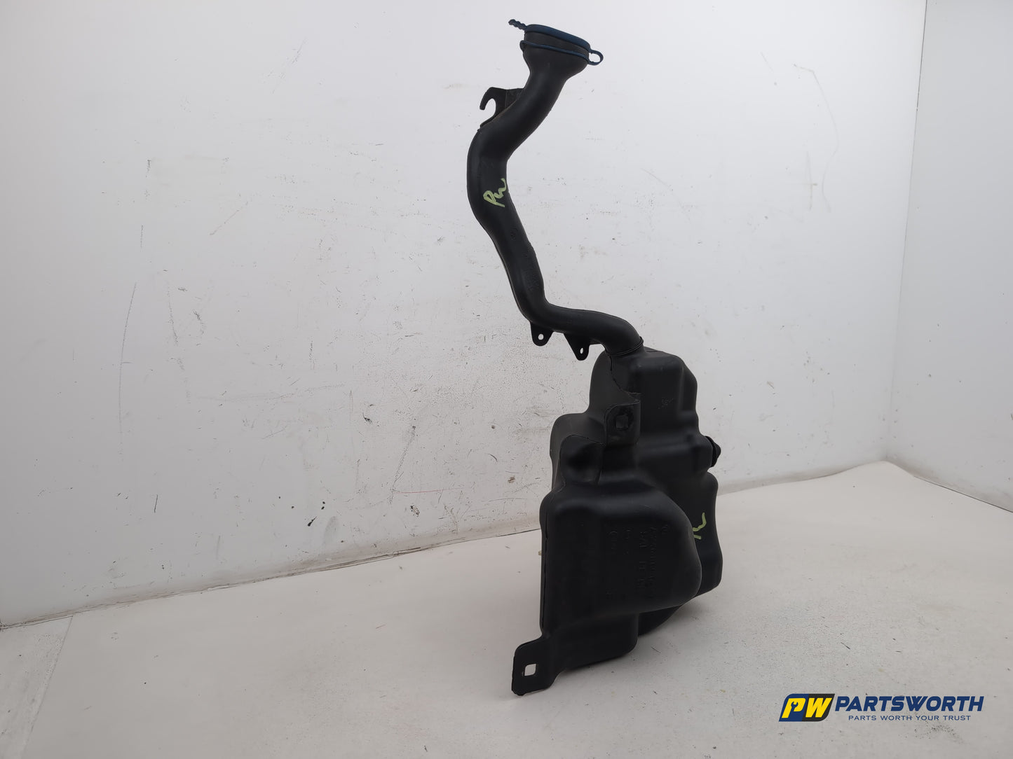 Mercedes-Benz B180 B-Cass W246 Washer Bottle Windscreen A2468690120 2011-2018 - photo 2