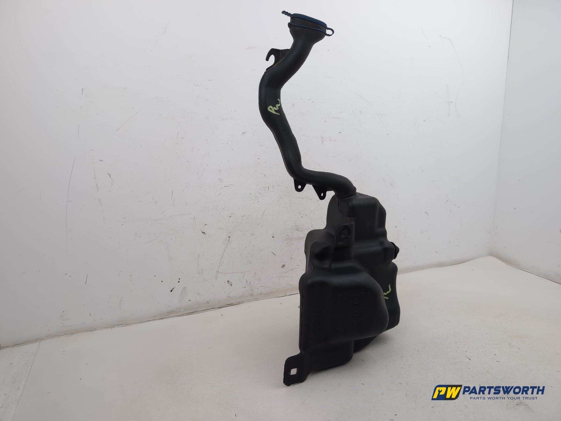 Mercedes-Benz B180 B-Cass W246 Washer Bottle Windscreen A2468690120 2011-2018 - photo 2