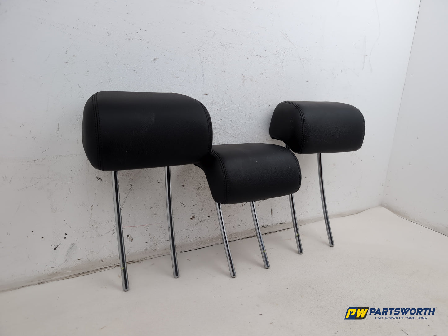 Mercedes-Benz B180 B-Class W246 Rear Headrest Set Leather 2011-2018 - photo 2