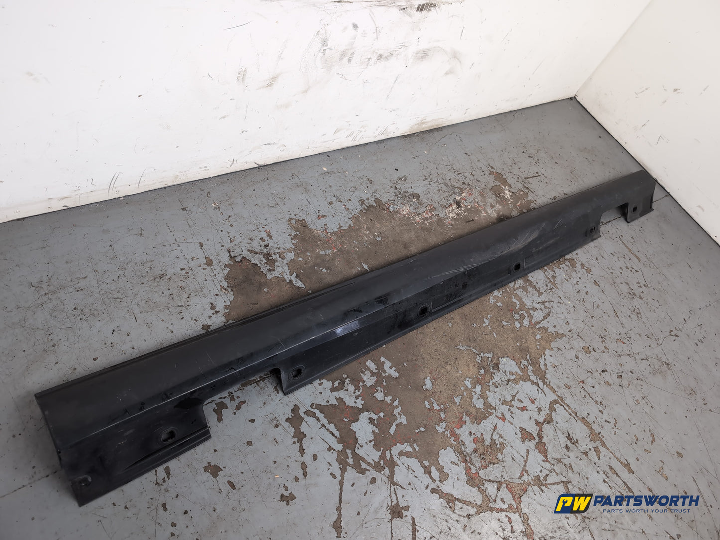 Side Skirt RH 2