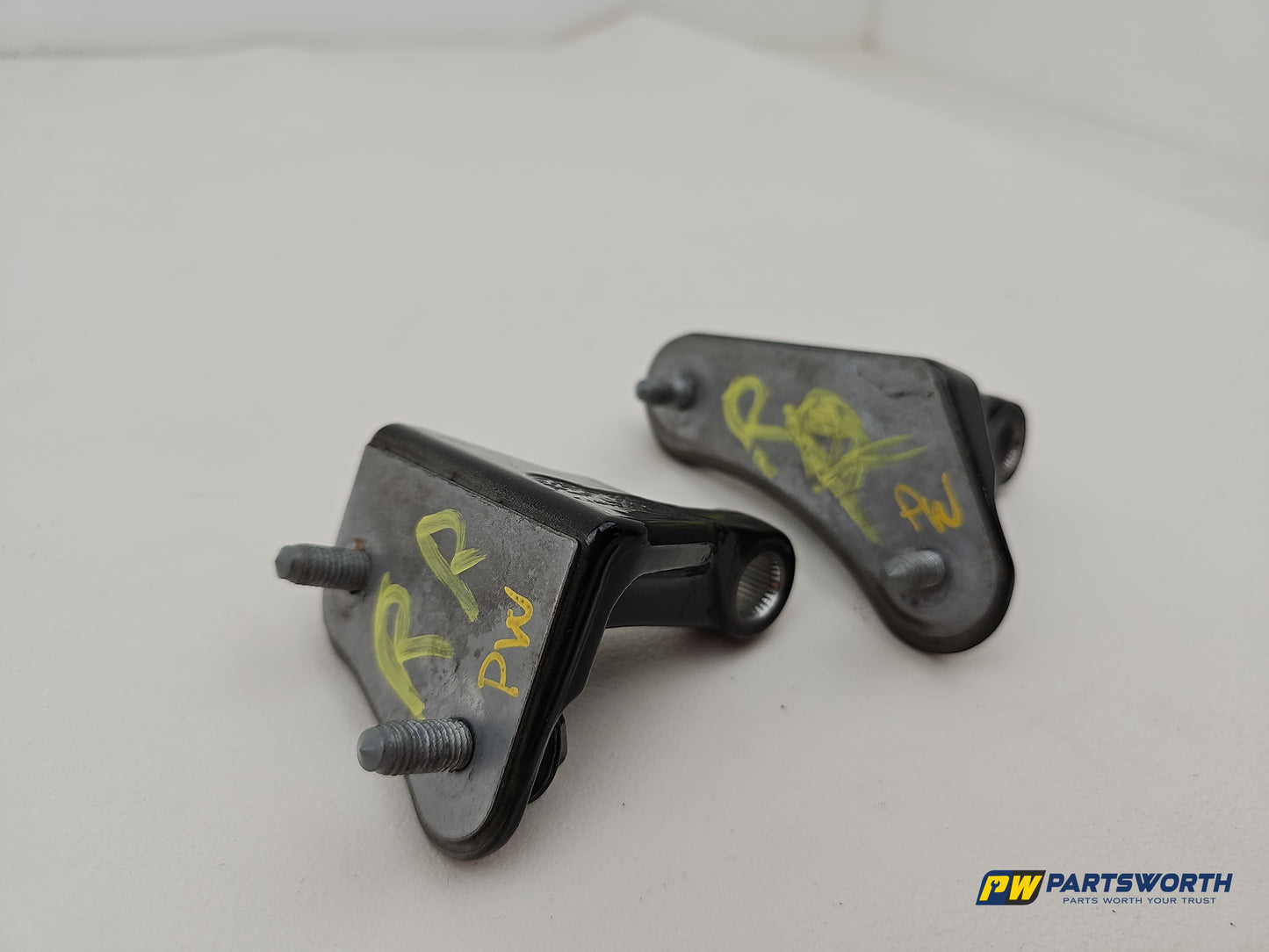 Mercedes-Benz B180 B-Class W246 Driver Side Rear Door Hinge 2011-2018 - photo 2