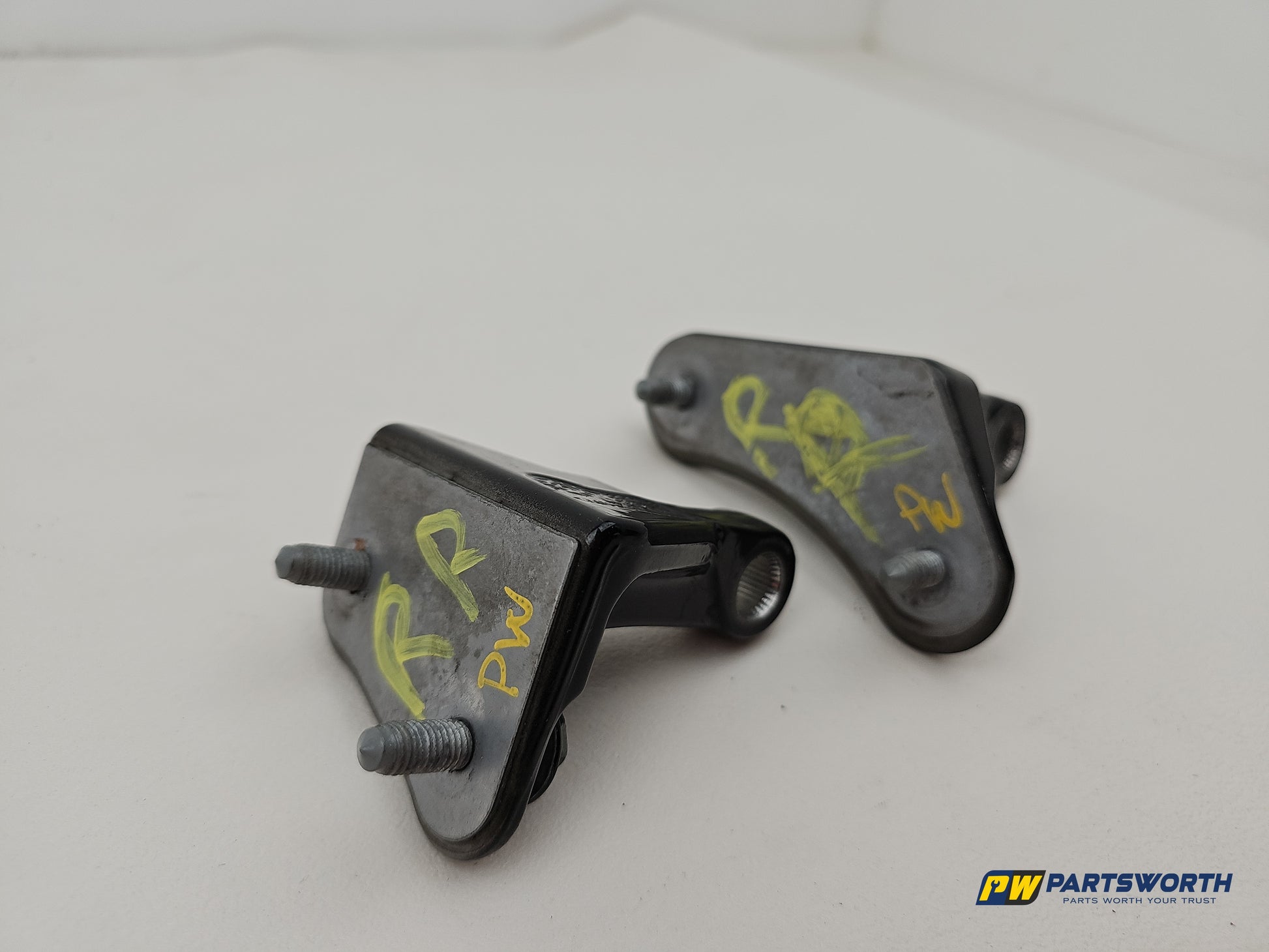 Mercedes-Benz B180 B-Class W246 Driver Side Rear Door Hinge 2011-2018 - photo 2