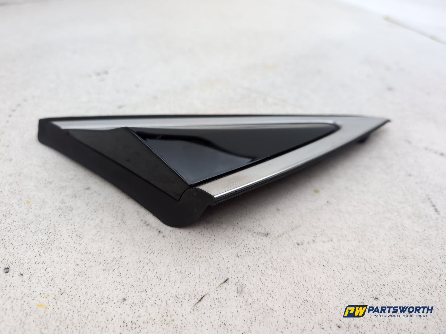 Hyundai I40 Style Blue Drive Trim In Front Of Mirror Rh Drivers Side 861903z000 - photo 3