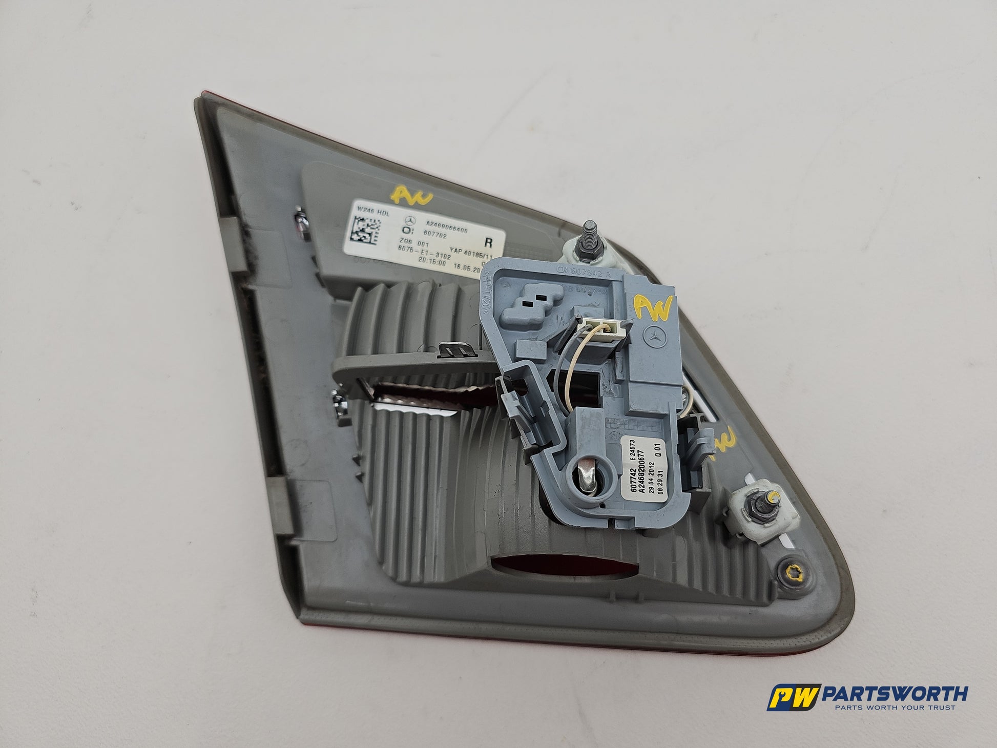 Mercedes-Benz B180 B-Class W246 Lamp Assembly Rear Inner Driver Side A2469066400 - photo 2