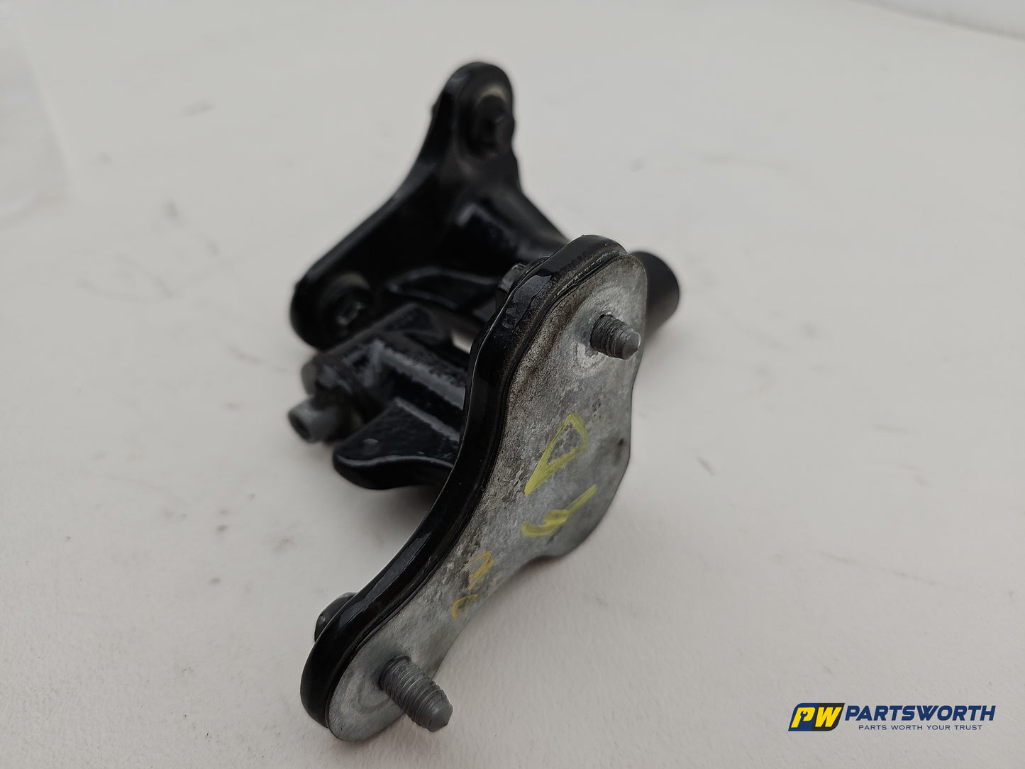 Mercedes-Benz B180 B-Class W246 Driver Side Front Door Hinge Pair 2011-2018 - photo 2