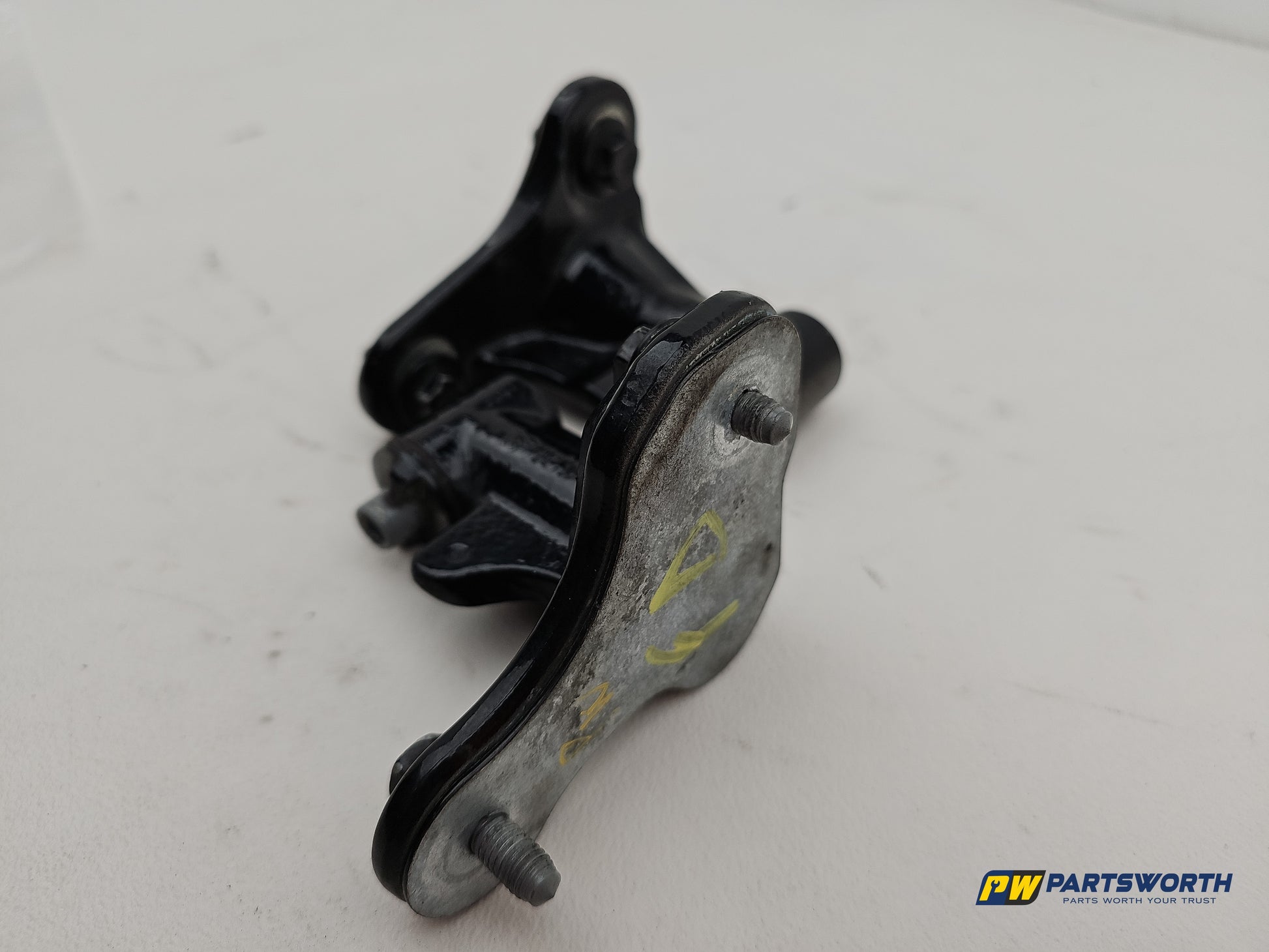Mercedes-Benz B180 B-Class W246 Driver Side Front Door Hinge Pair 2011-2018 - photo 2