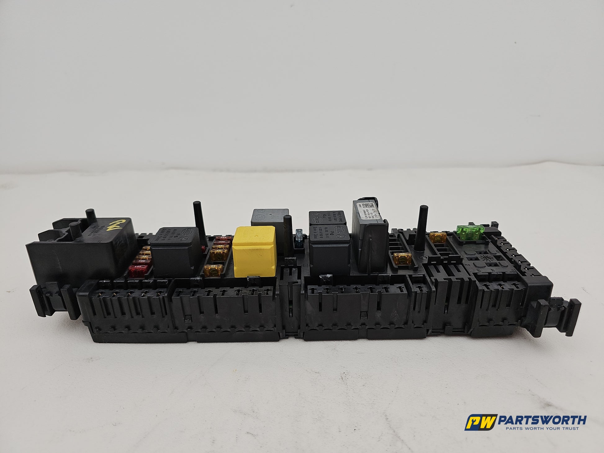 Mercedes-Benz B180 B-Class W246 Fuse Relay Box Engine Bay A2469066600 2011-2018 - photo 2