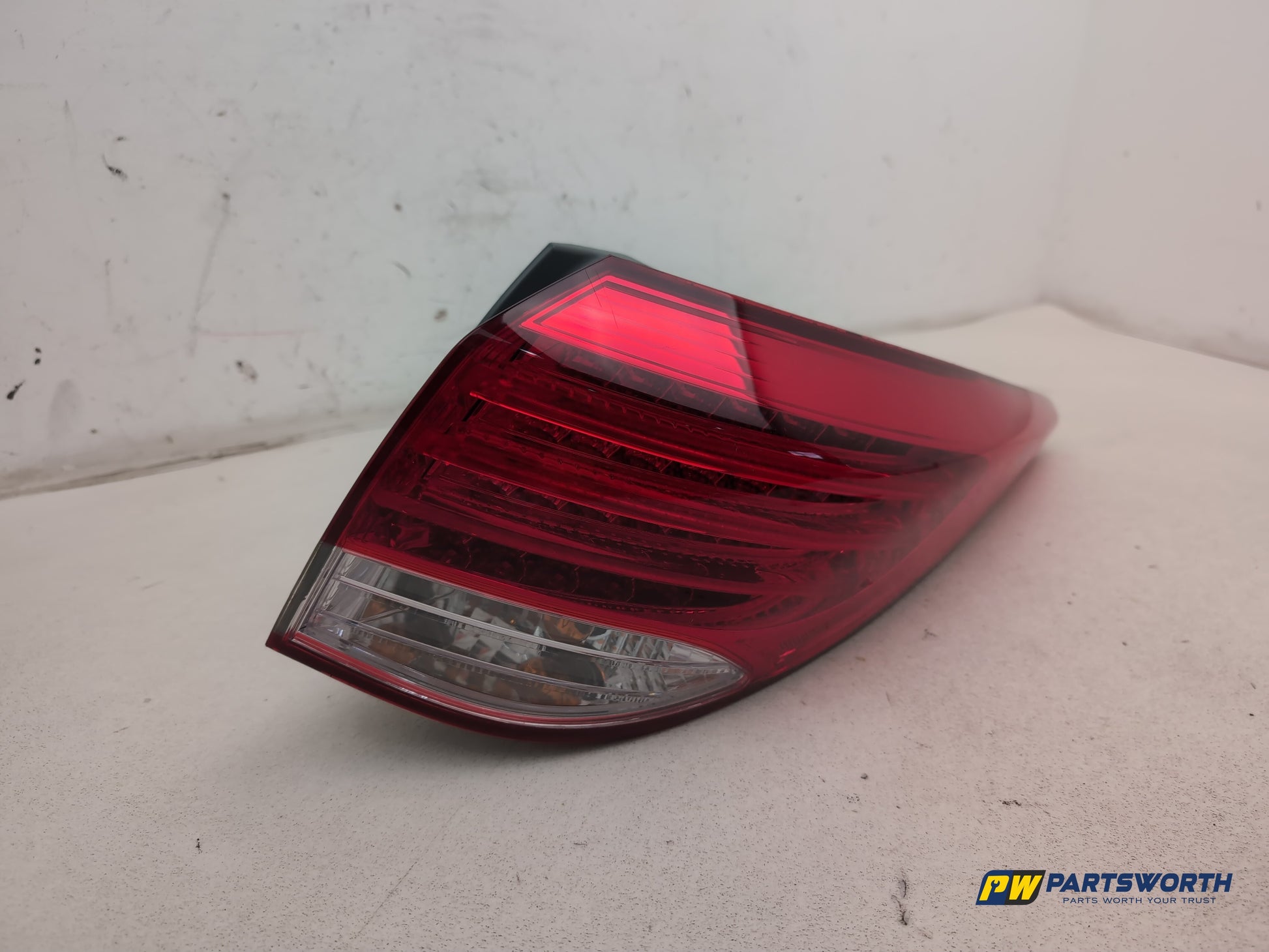Hyundai I40 Style Blue Drive Crdi Lamp Assembly Rear Rh Driver Side 924023z000 - photo 2