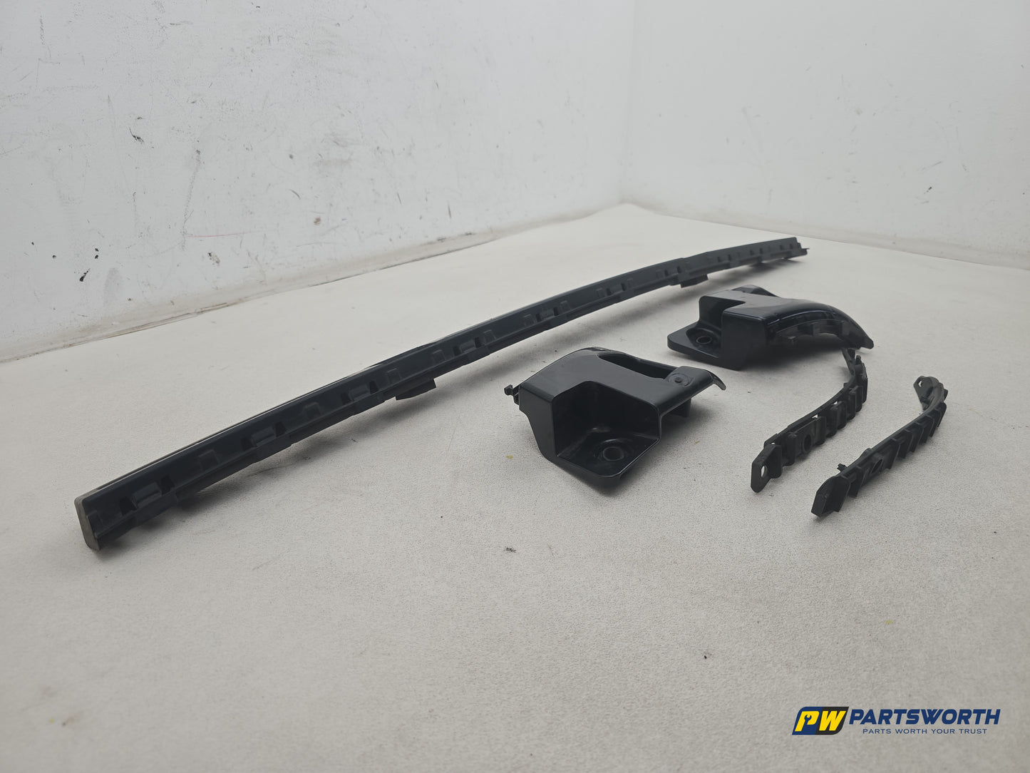 Mercedes-Benz B180 B-Class W246 Bumper Bracket Set Rear A2468850265 2011-2015 - photo 2